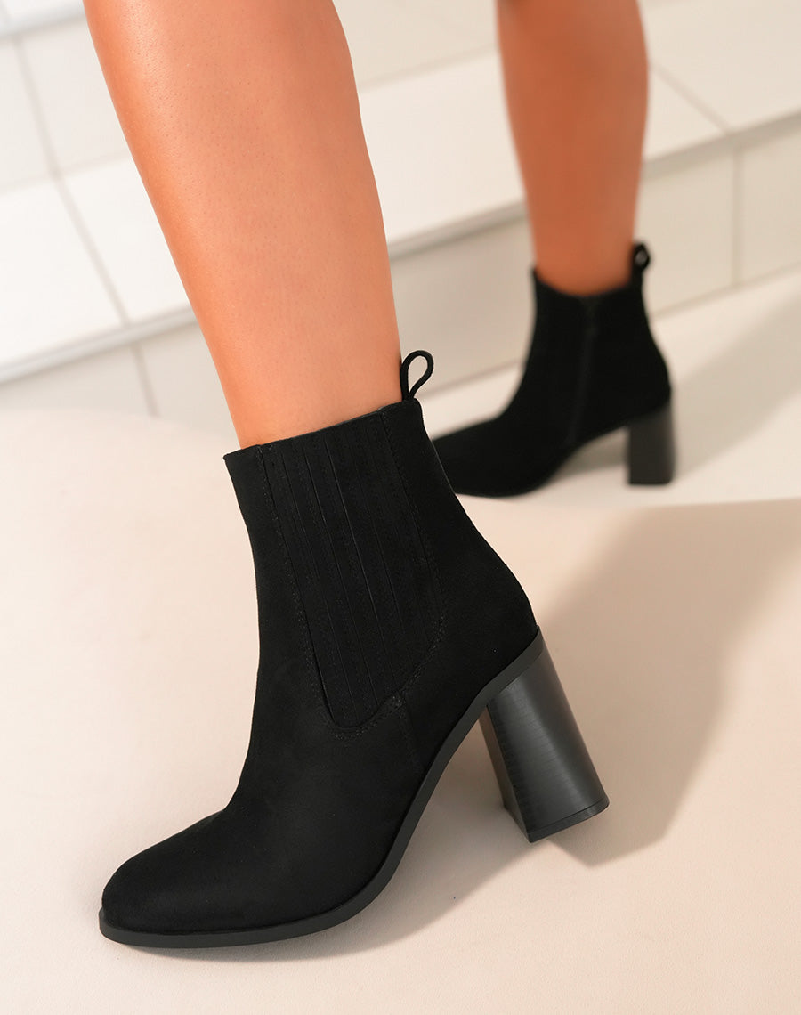 Bottines élégantes à talons noires effet daim