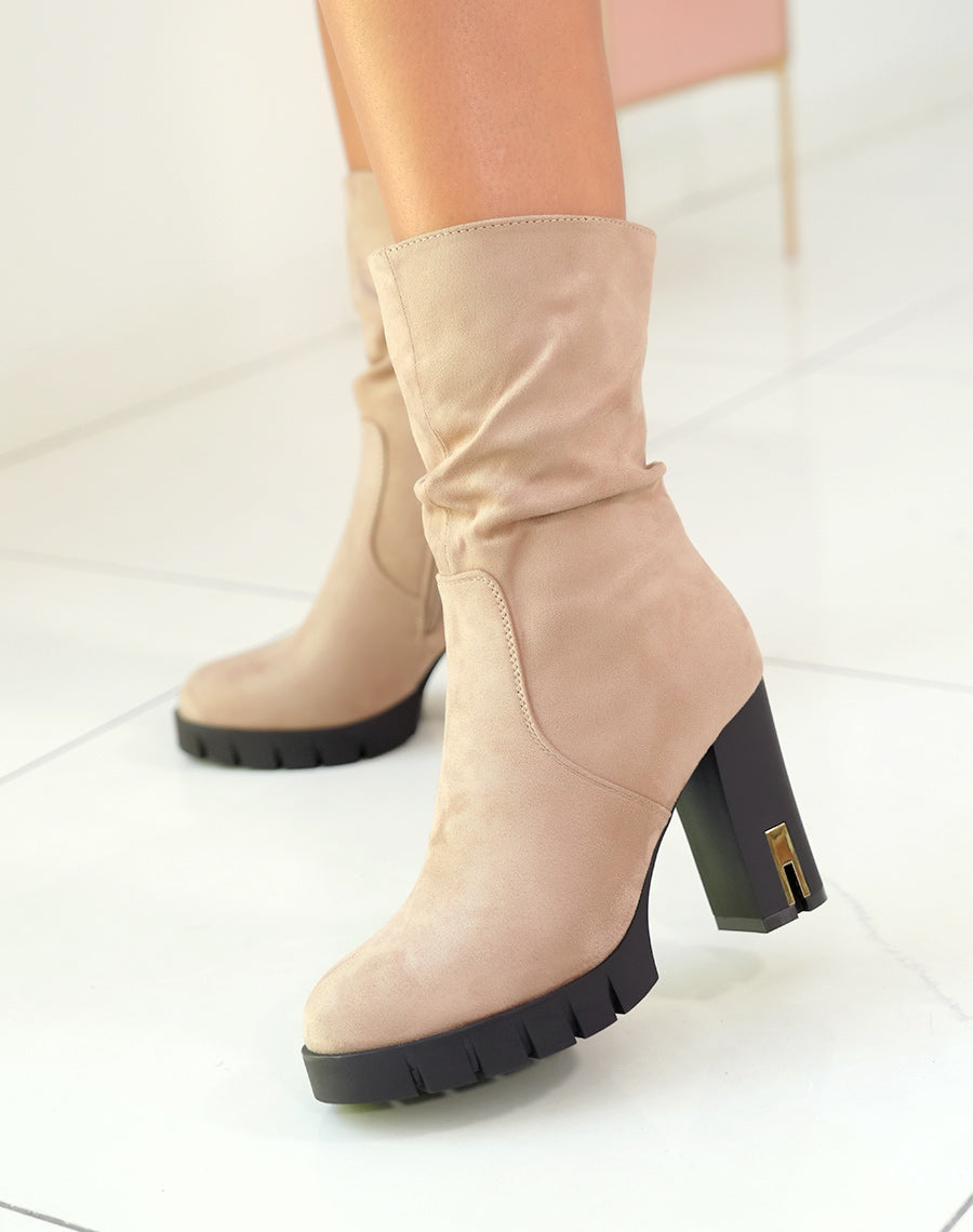 BOTTINES MARRON CLAIR EFFET DAIM ? TALONS AVEC D?TAIL DOR? POUR FEMME