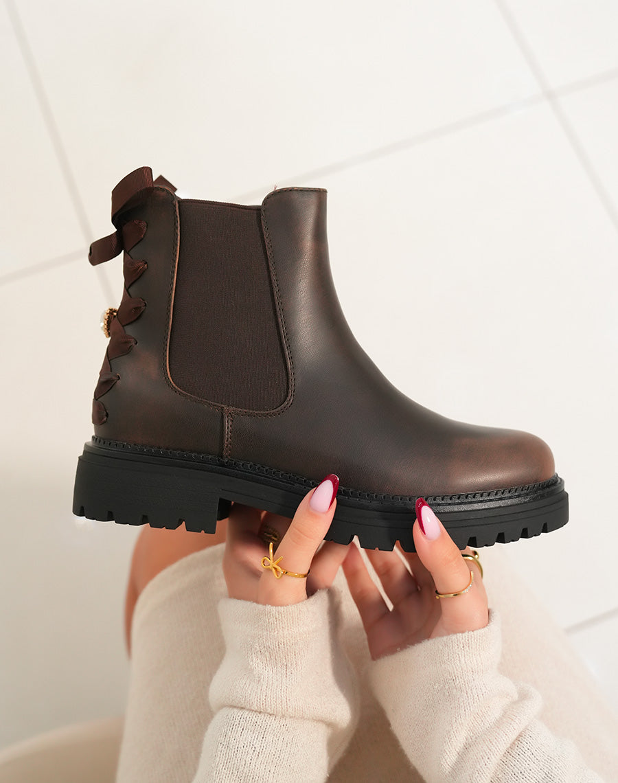 Bottines marron effet délavé style chelsea avec détails dorés