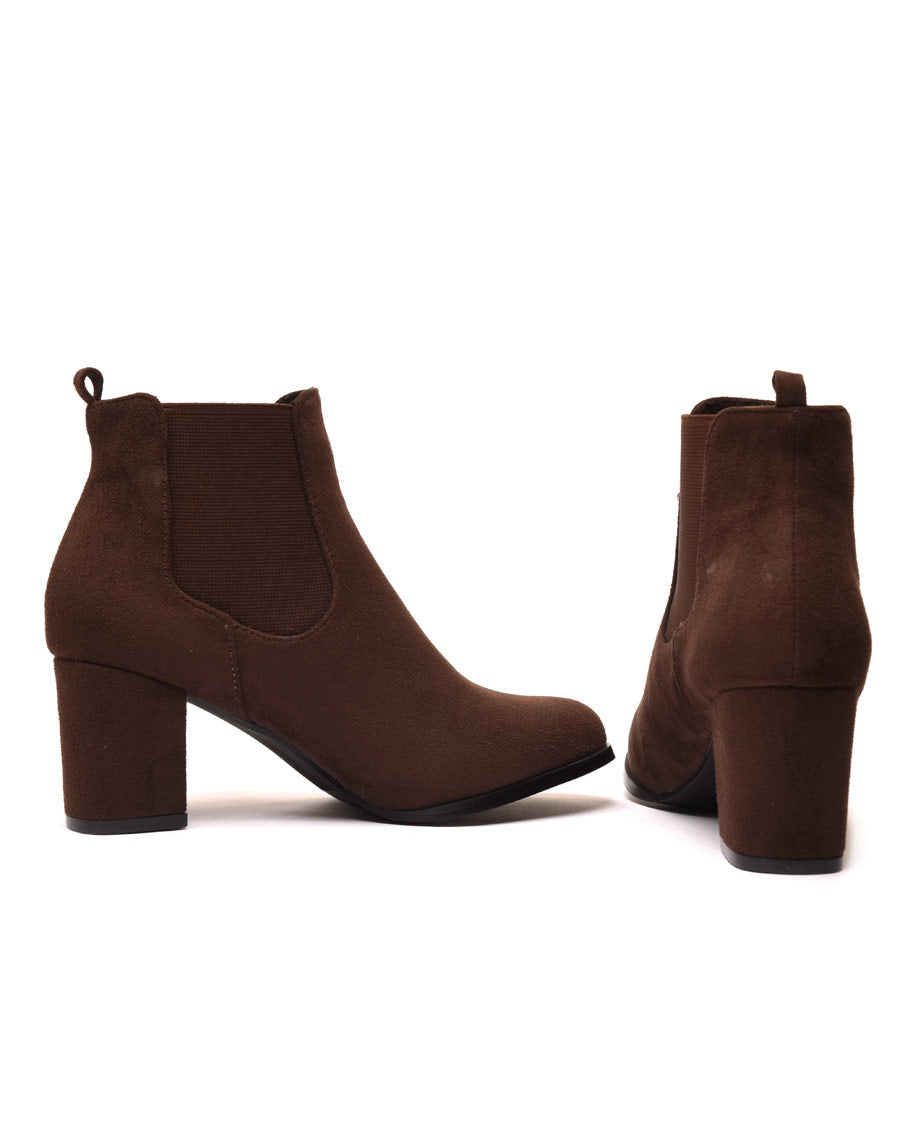 Bottines marron à talon mi haut en suédine