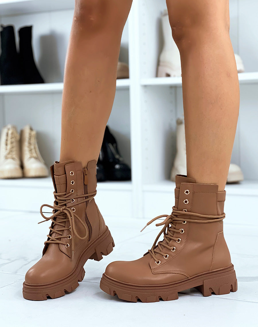 Bottines marrons montantes à lacets et semelle talonnée