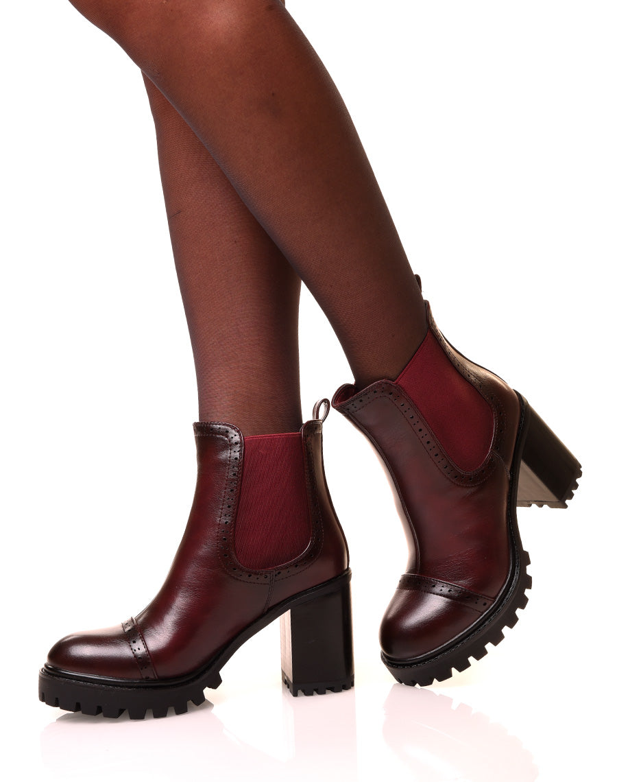 Bottines marrons à talons carrés et à semelles crantées