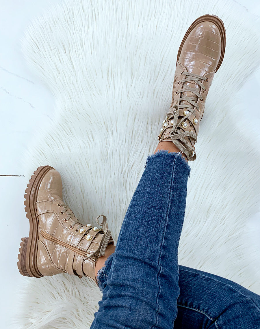 Bottines montantes beige effet croco