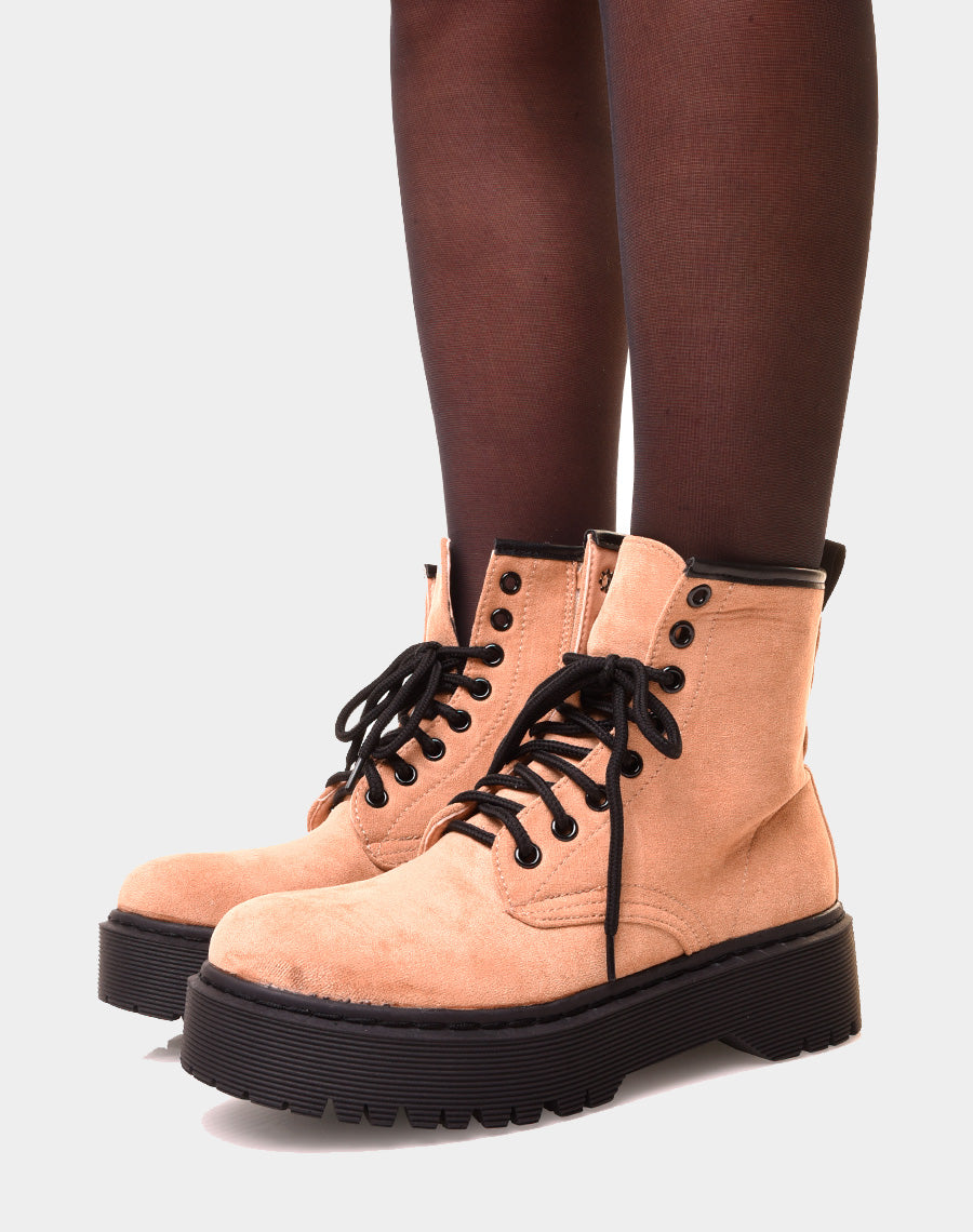 Bottines montantes beige en suédine à grosse plateforme