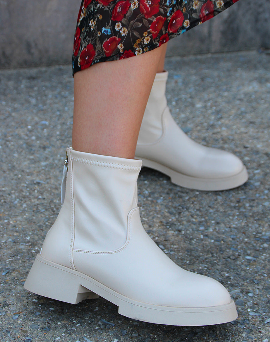 Bottines montantes beiges effet chaussette en similicuir