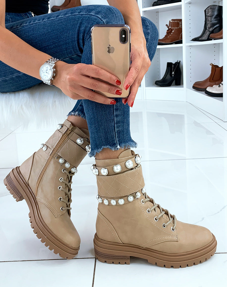 Bottines montantes beiges à perles