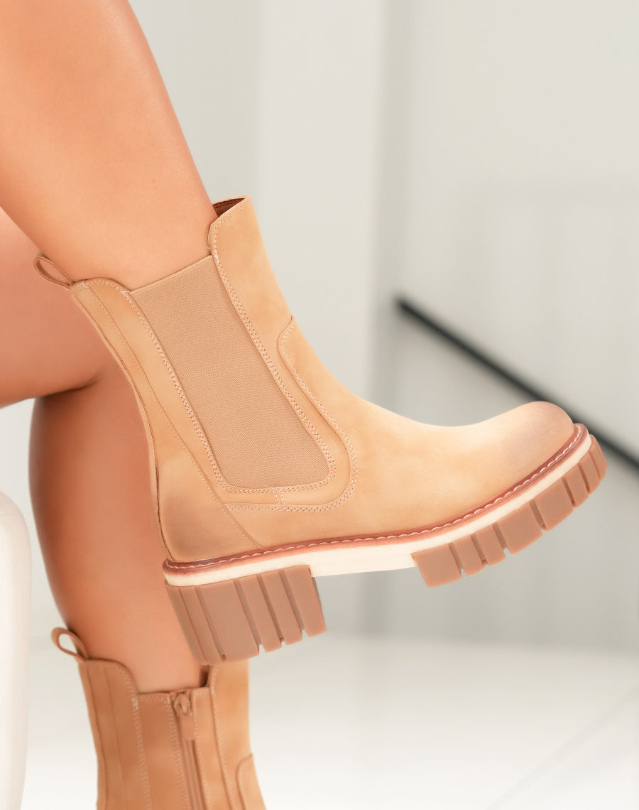 Bottines Montantes Camel Chic avec Semelle Contrastante pour un Look Audacieux