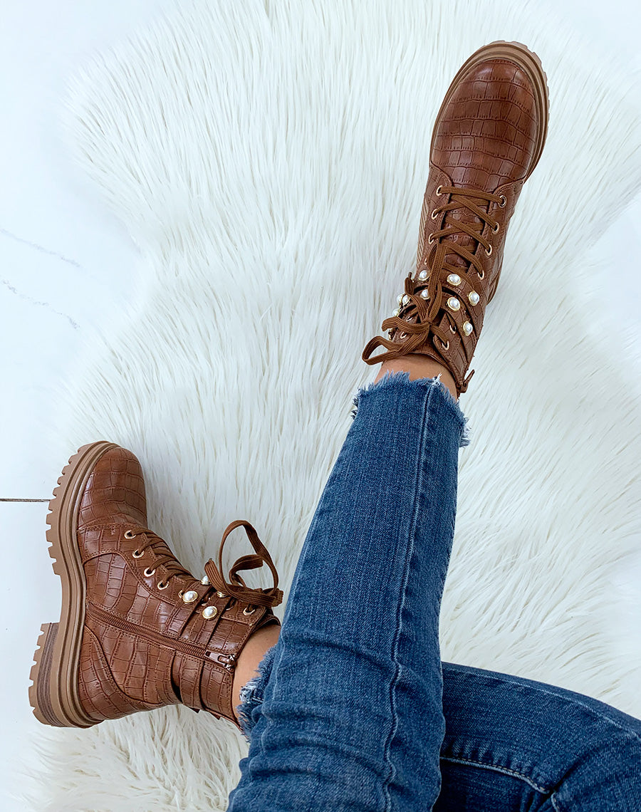 Bottines montantes camel effet croco