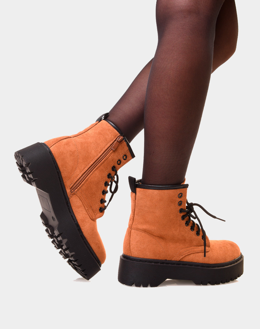 Bottines montantes camel en suédine à grosse plateforme