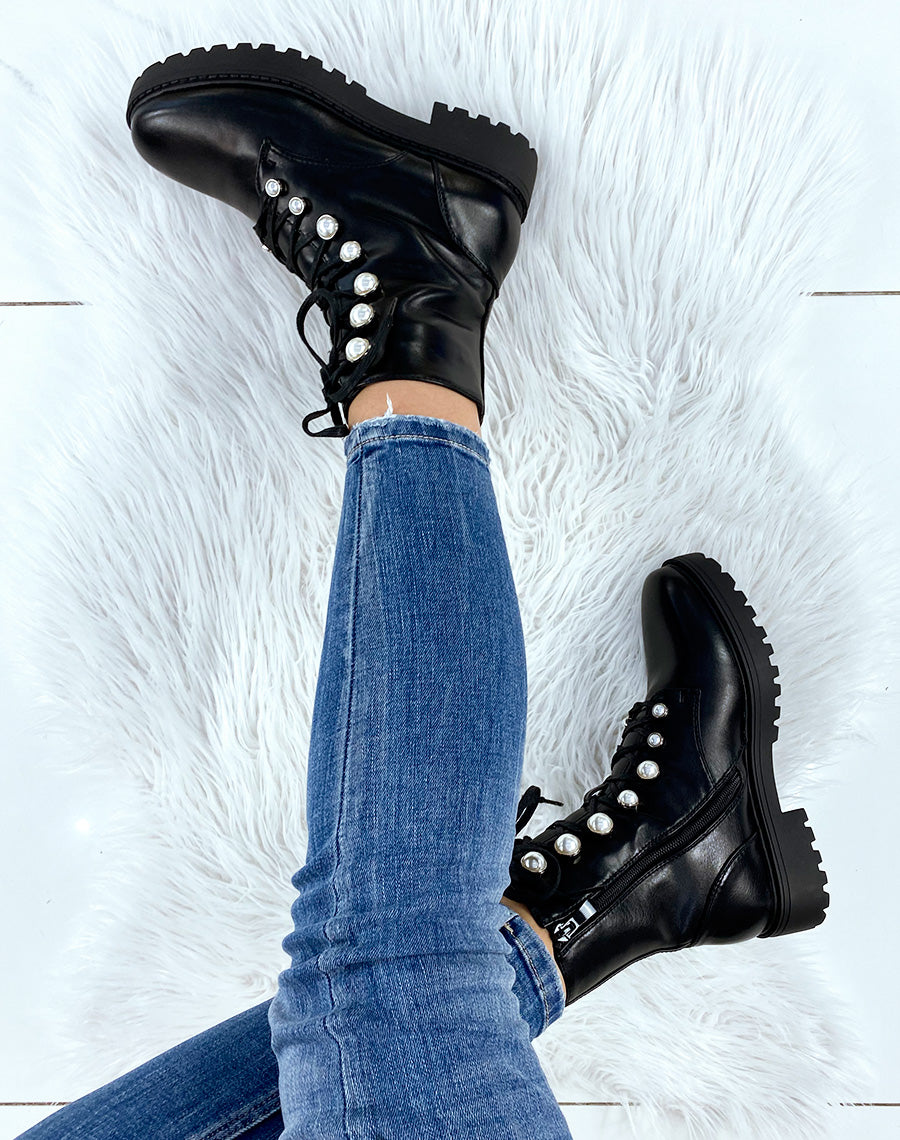 Bottines montantes lacées noires perlées