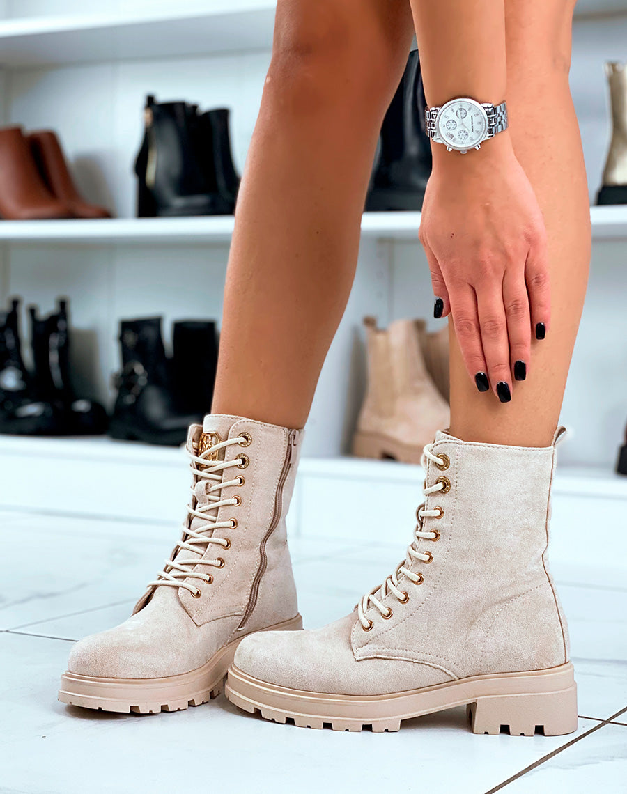 BOTTINES MONTANTES ? LACETS BEIGES EN SU?DINE AVEC D?TAILS DOR?S