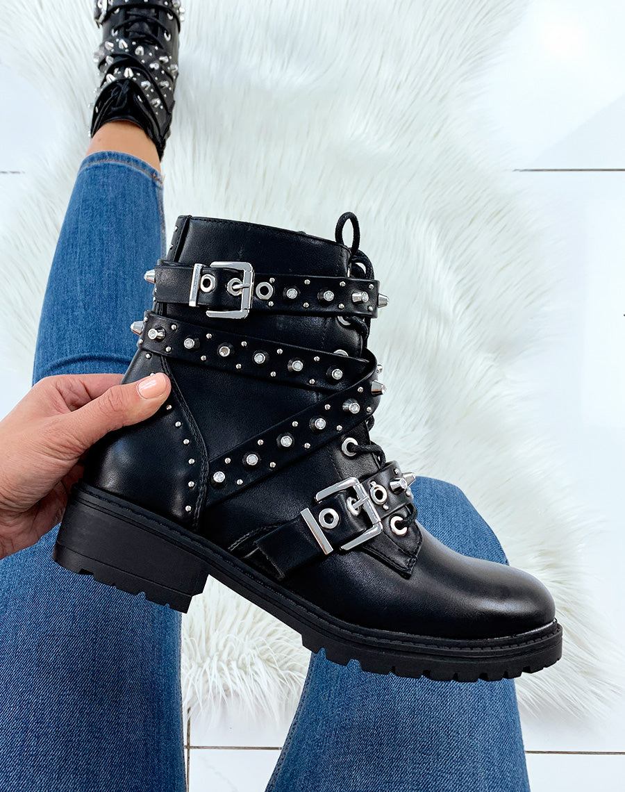 Bottines montantes noires ajourées de lacets et multiples brides