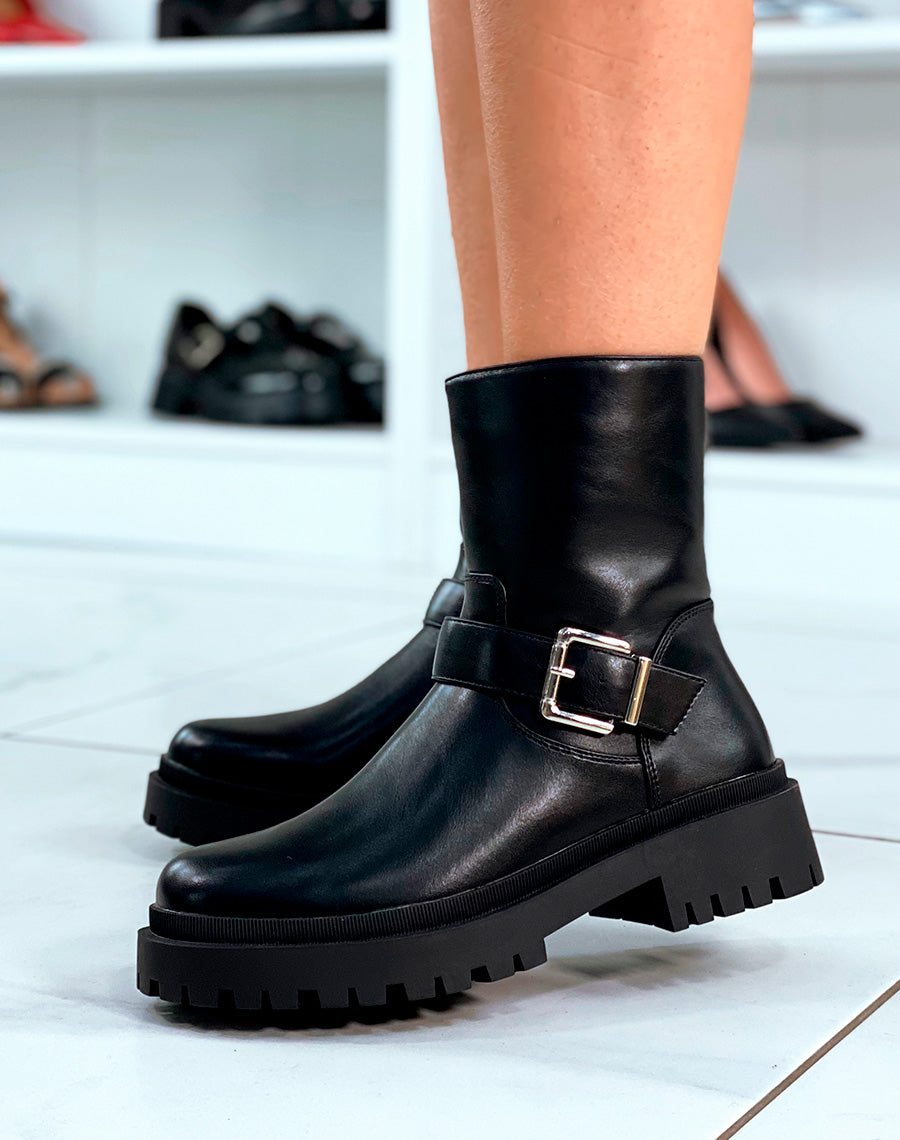BOTTINES MONTANTES NOIRES AVEC LANIÈRE ARGENTÉE ET SEMELLE ÉPAISSE CRANTÉE