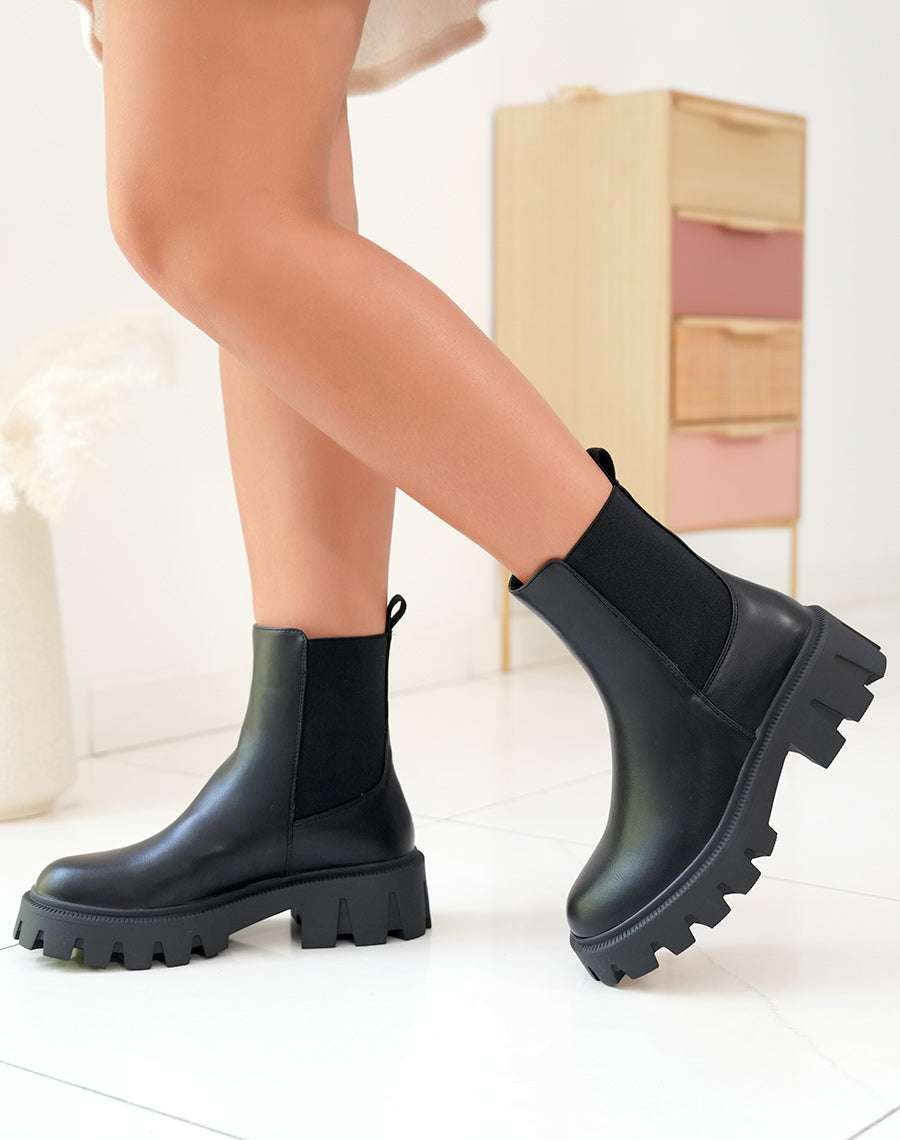 Bottines Montantes Noires Avec Large Élastique