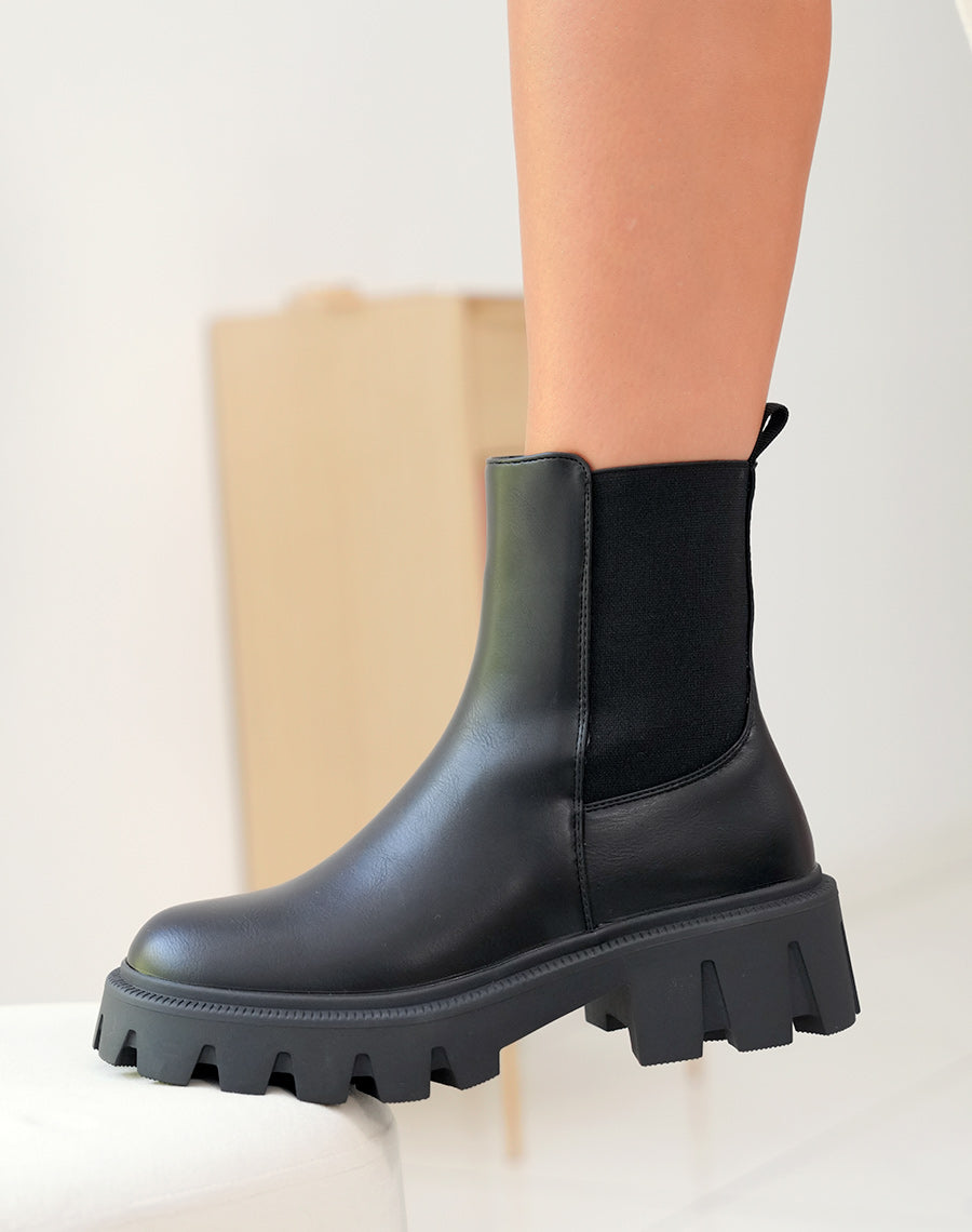 Bottines Montantes Noires Avec Large Élastique