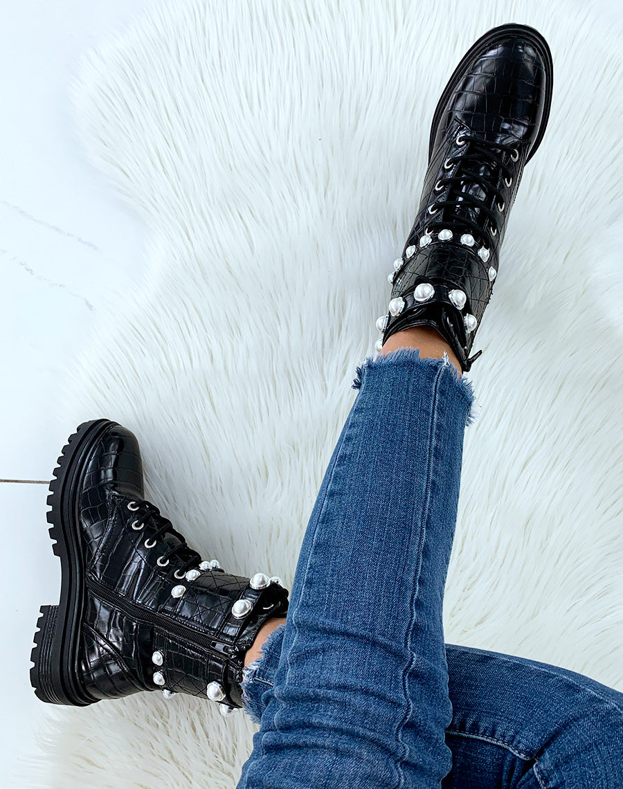 Bottines montantes noires croco à perles