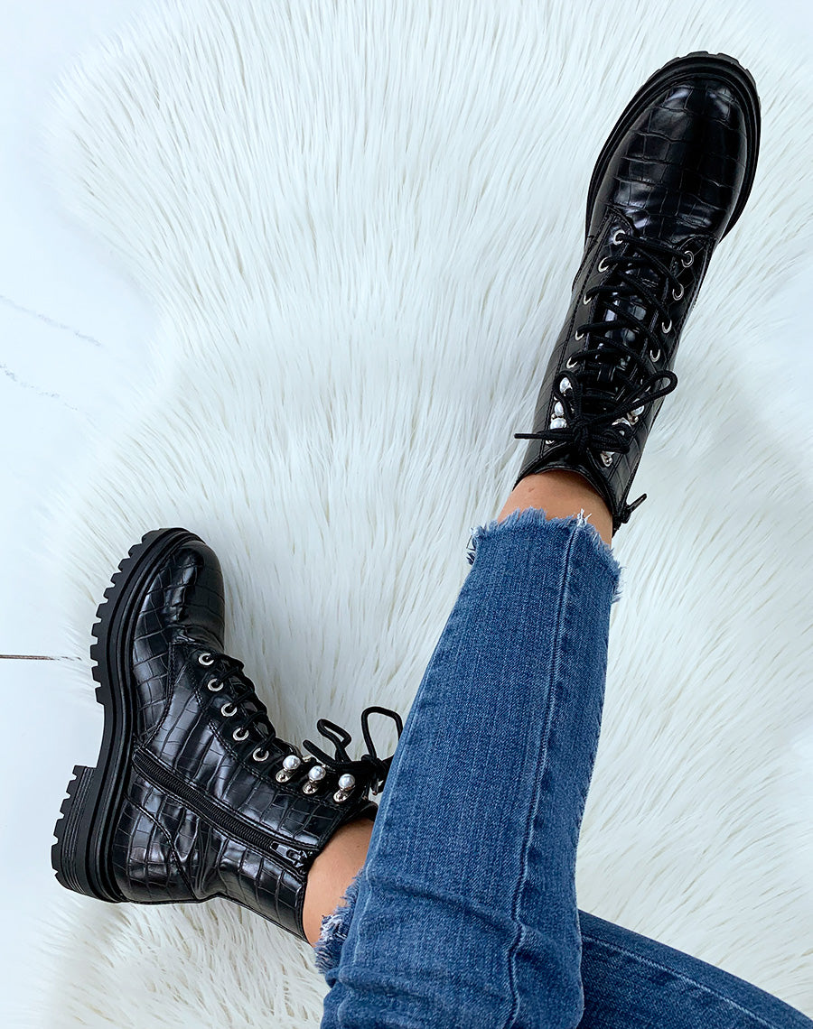 Bottines montantes noires effet croco