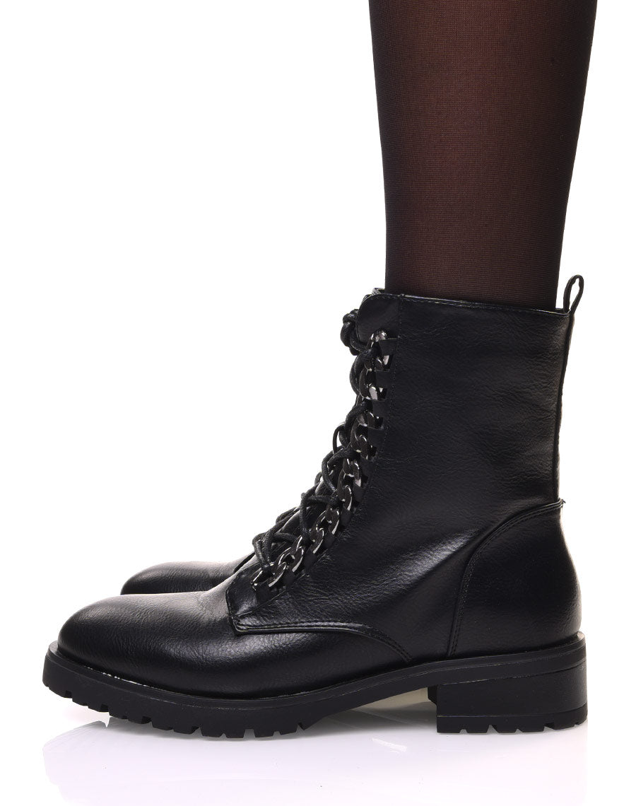 Bottines montantes noires à lacet et détails chaines