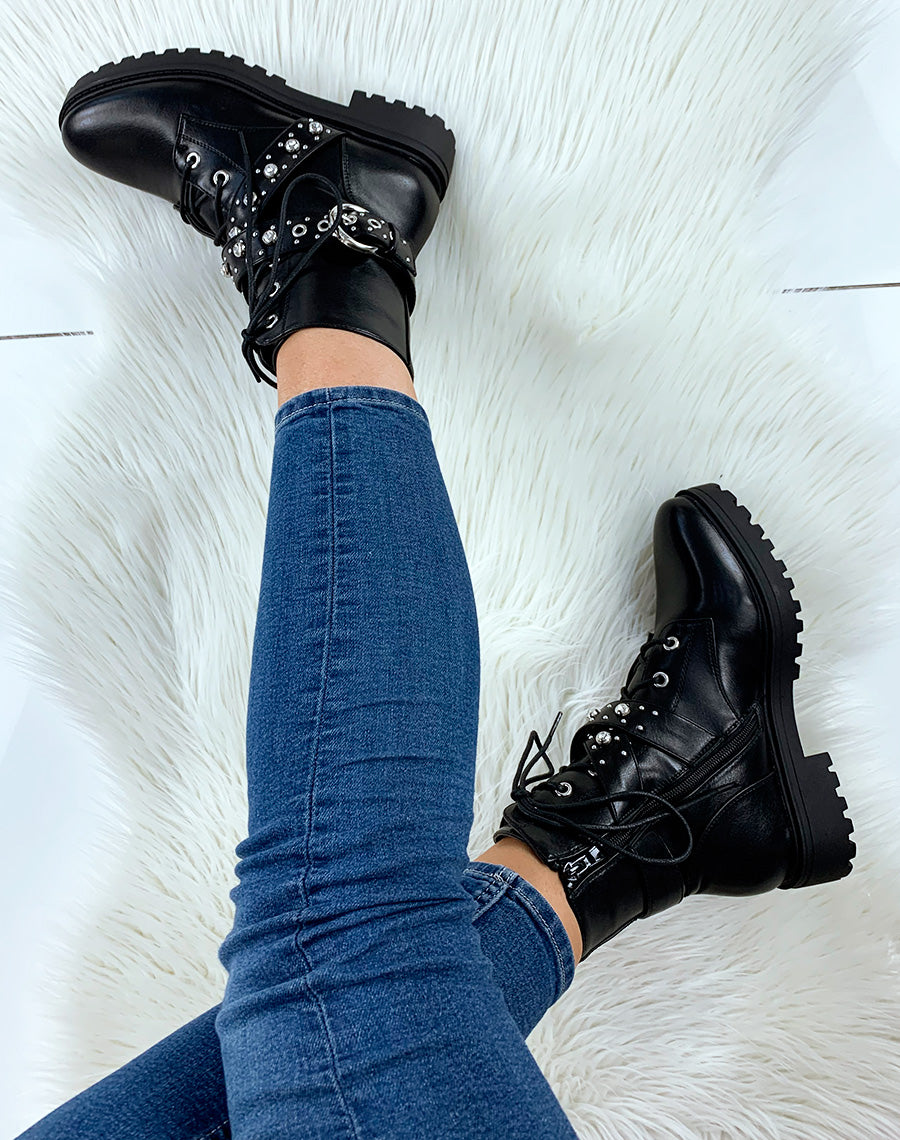 Bottines montantes noires à lanières cloutées