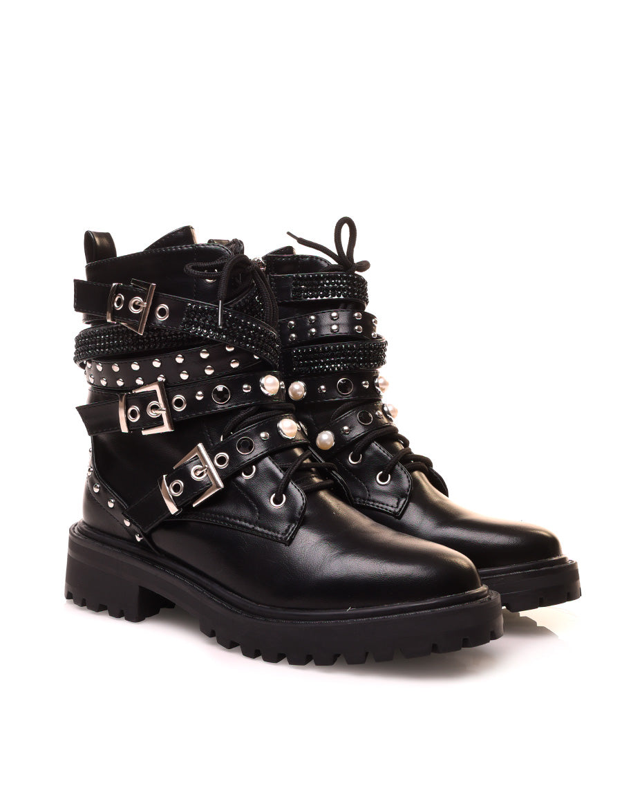 Bottines montantes noires à multiples lanières ornées de perles et de clous