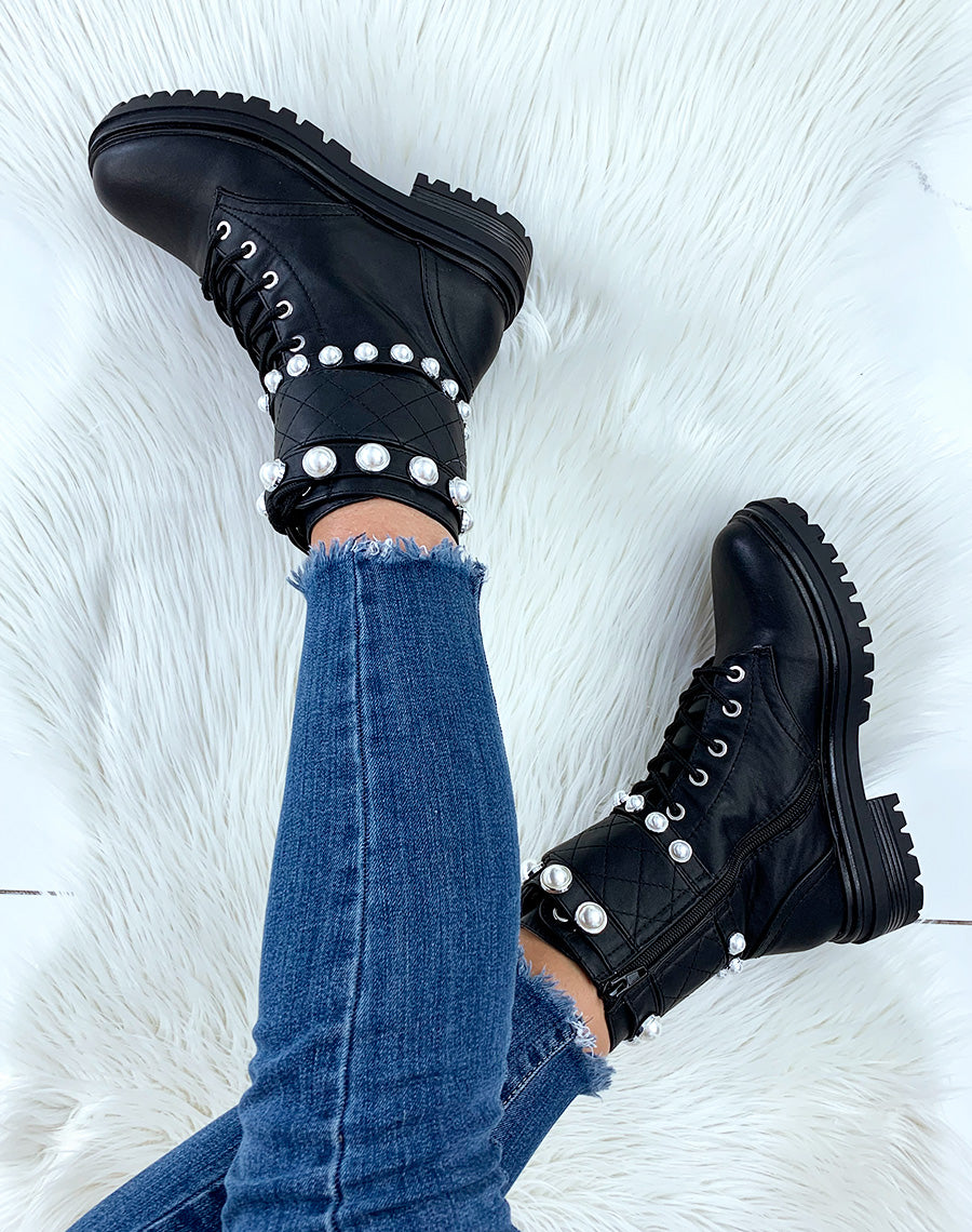 Bottines montantes noires à perles