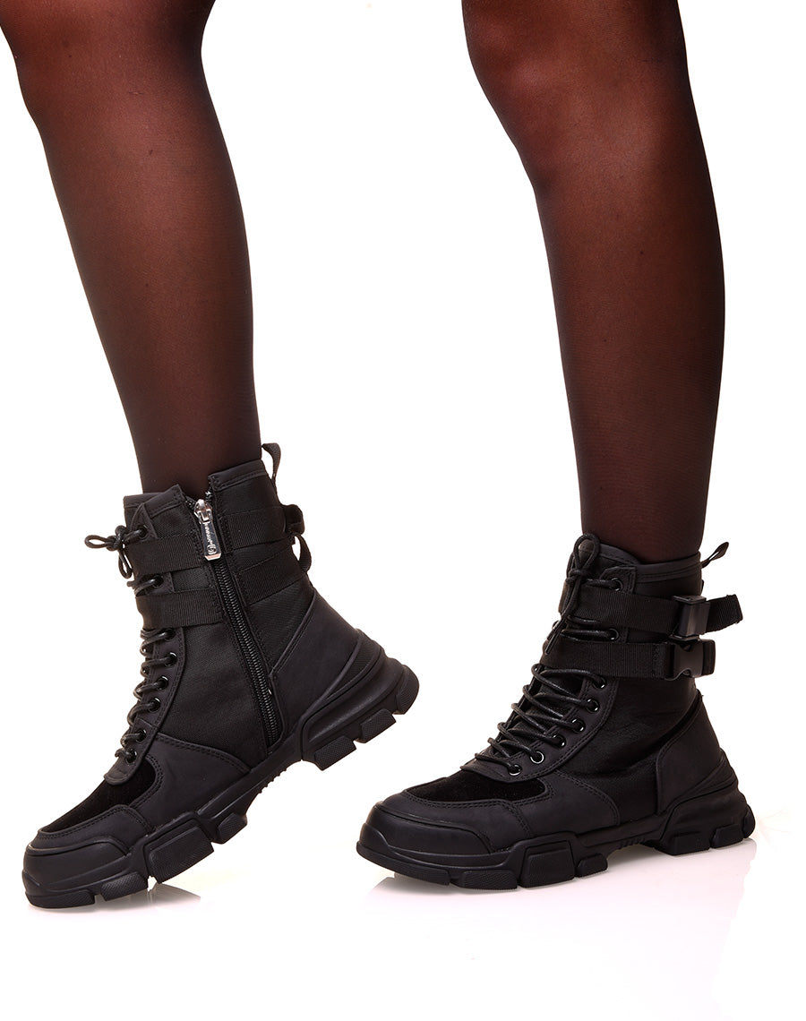 Bottines montantes noires à sangles et à lacets