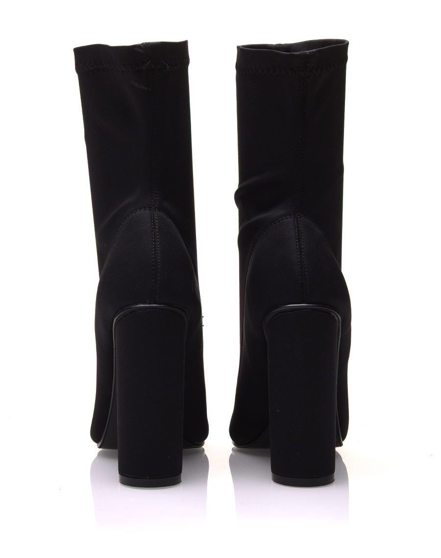 Bottines montantes noires à talons