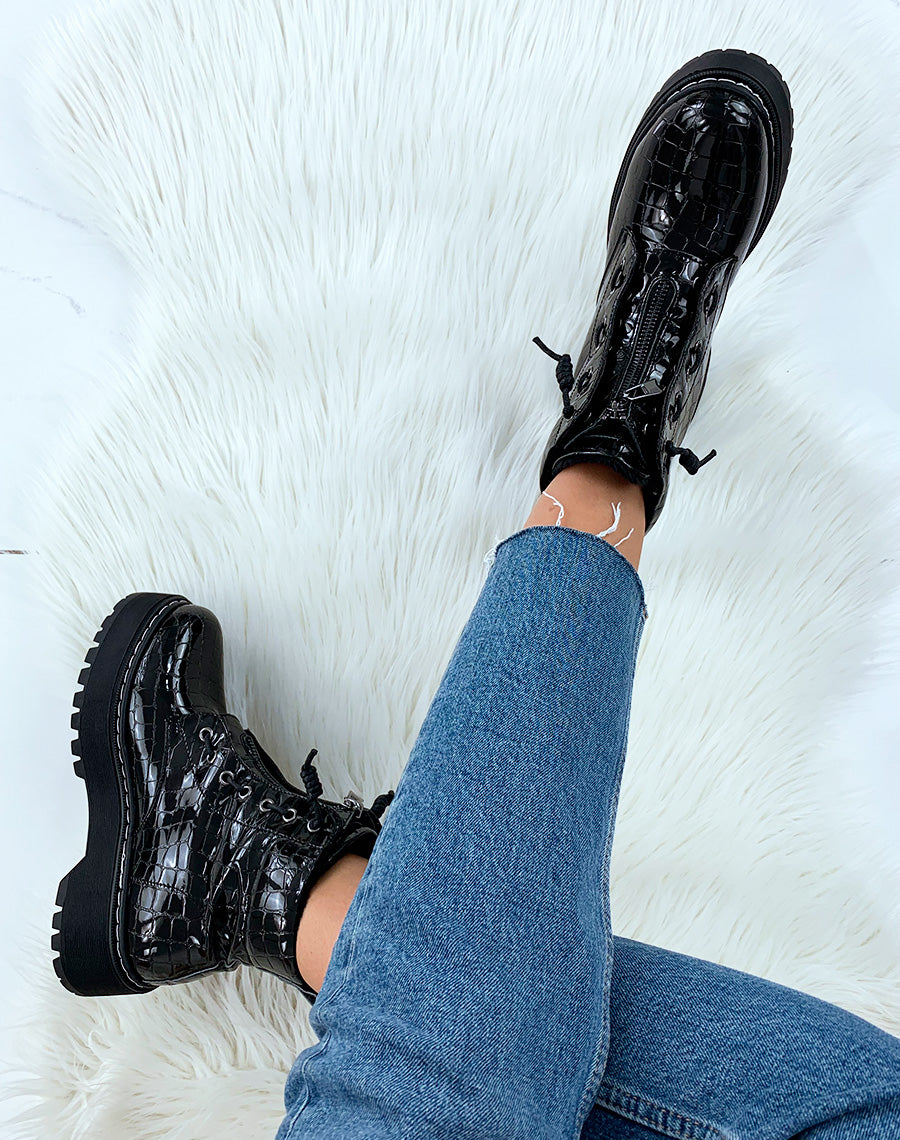 Bottines montantes vernies noires effet croco