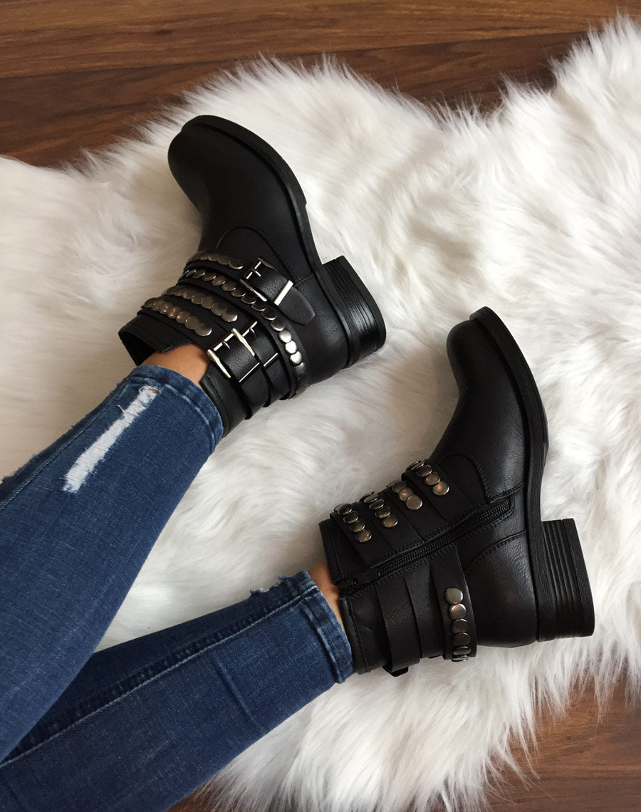 Bottines motardes noires à sangles et clous