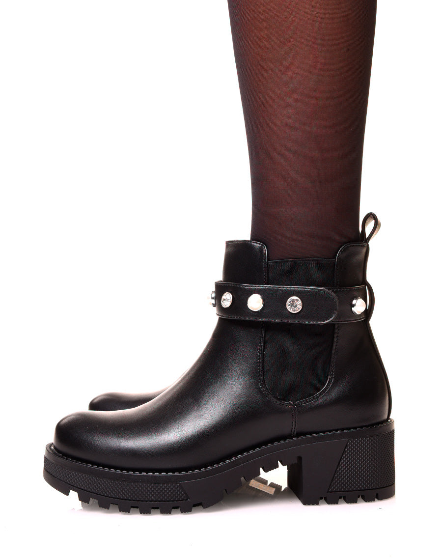 Bottines noires ajourées de perles