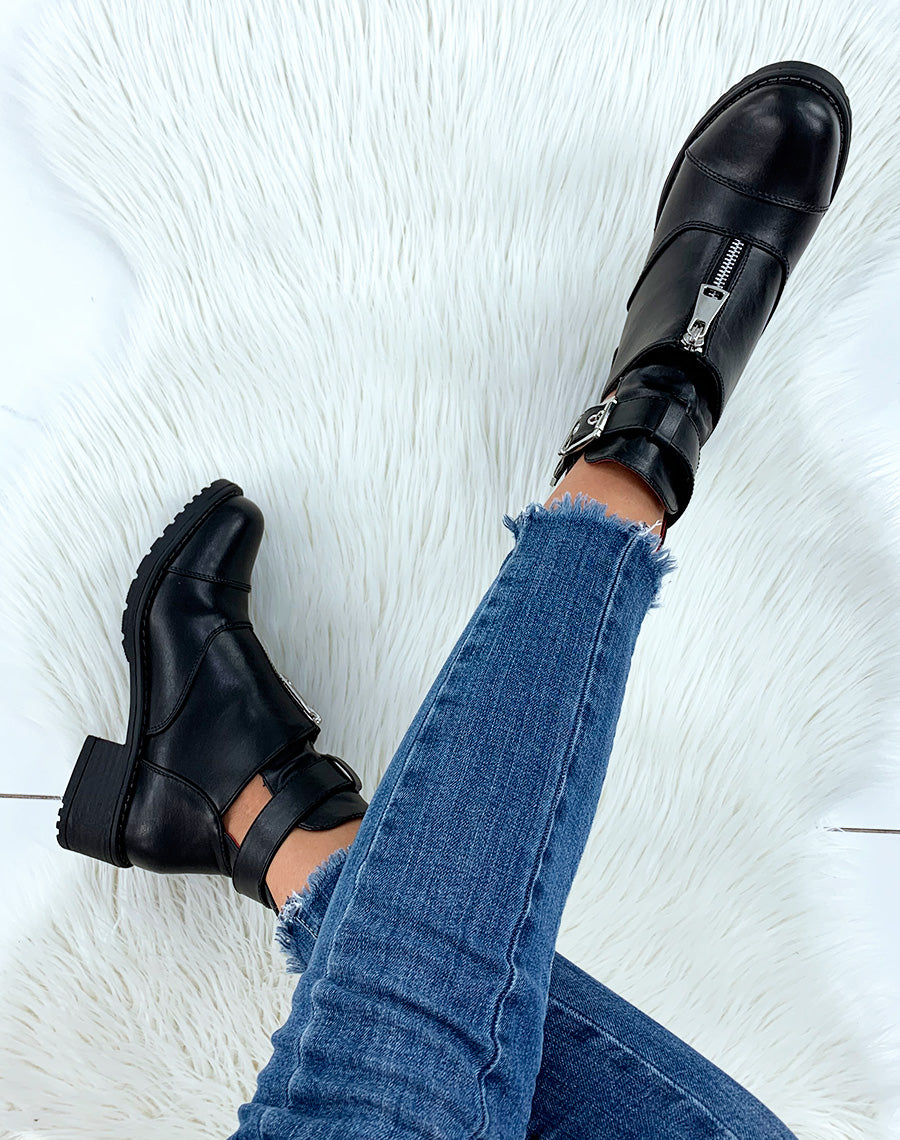 Bottines noires ajourées à sangle
