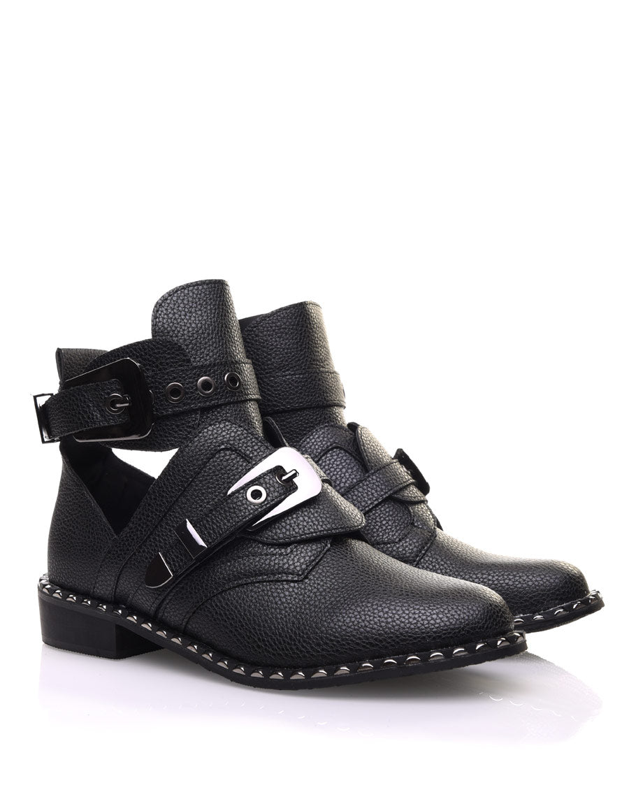 Bottines noires ajourées semelles cloutées