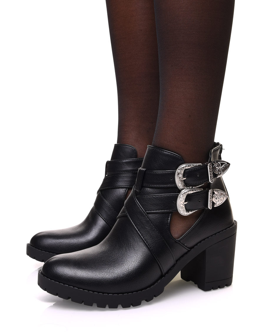 Bottines noires ajourées à talons avec lanières entrelacées
