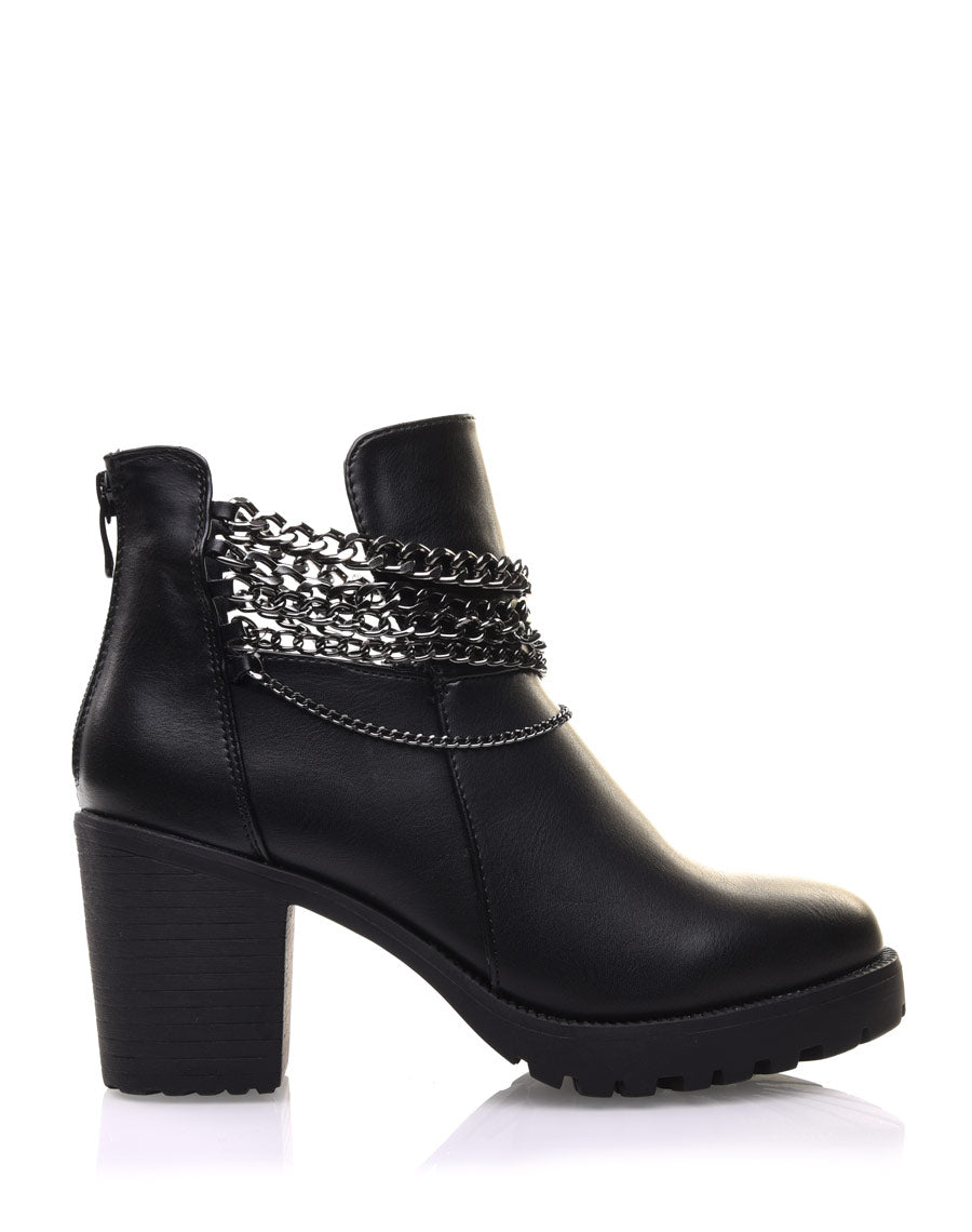 Bottines noires avec des chaines