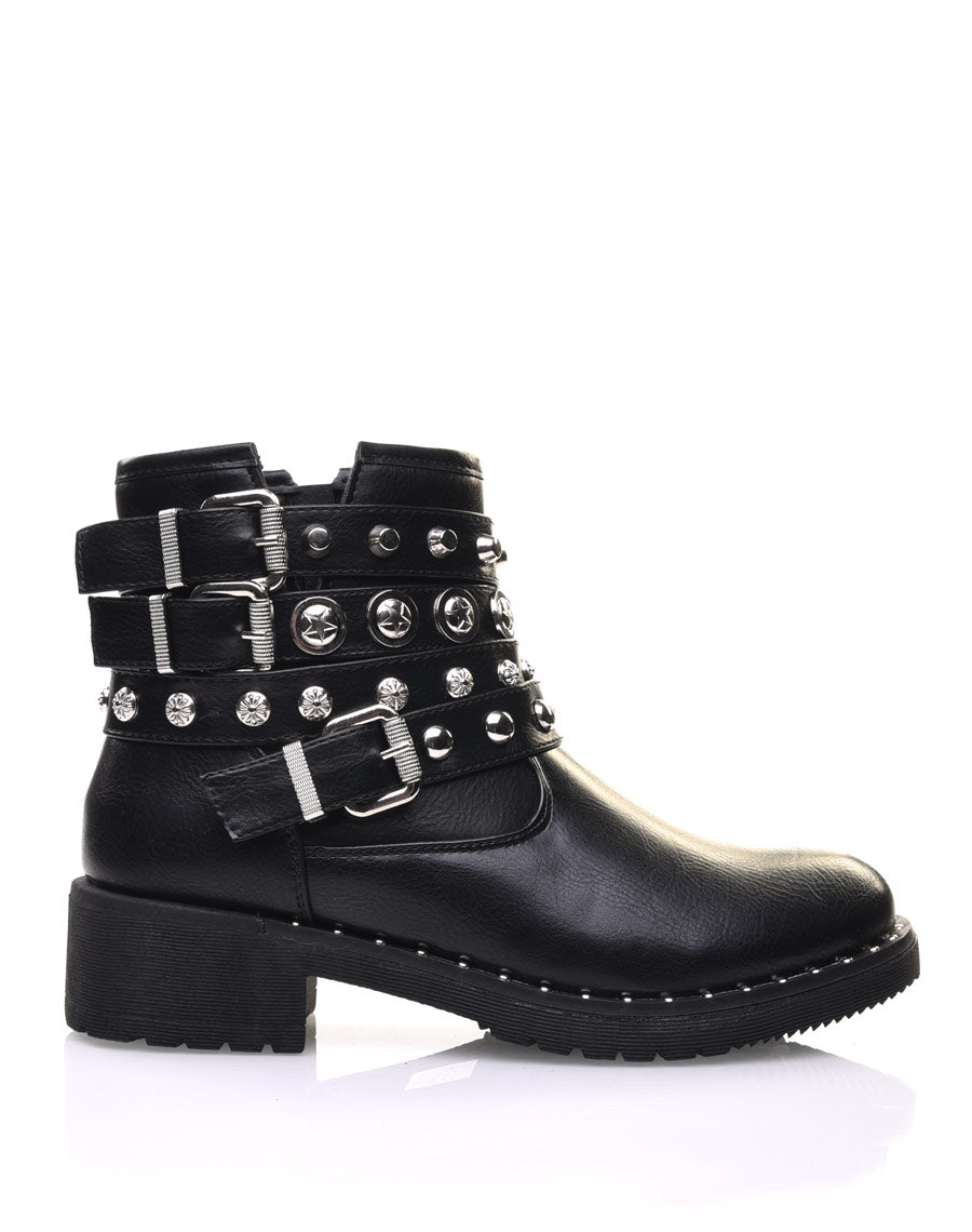 Bottines noires avec différentes lanières cloutées