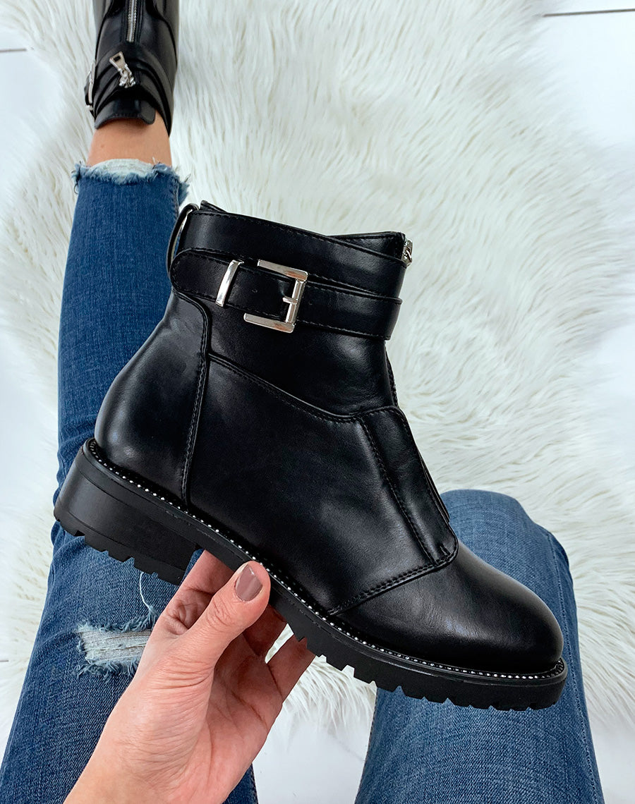 Bottines noires avec fermeture à l’avant