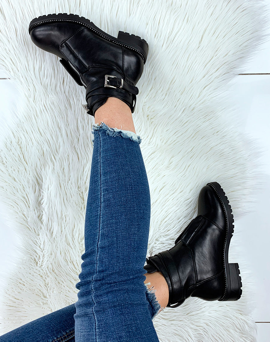 Bottines noires avec fermeture à l’avant