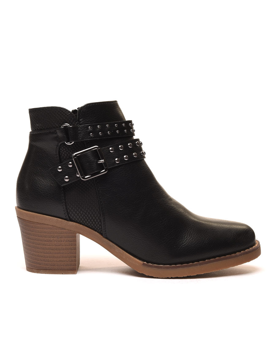 Bottines noires avec sangles cloutées