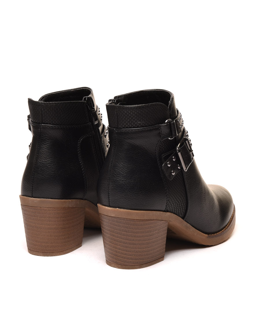 Bottines noires avec sangles cloutées