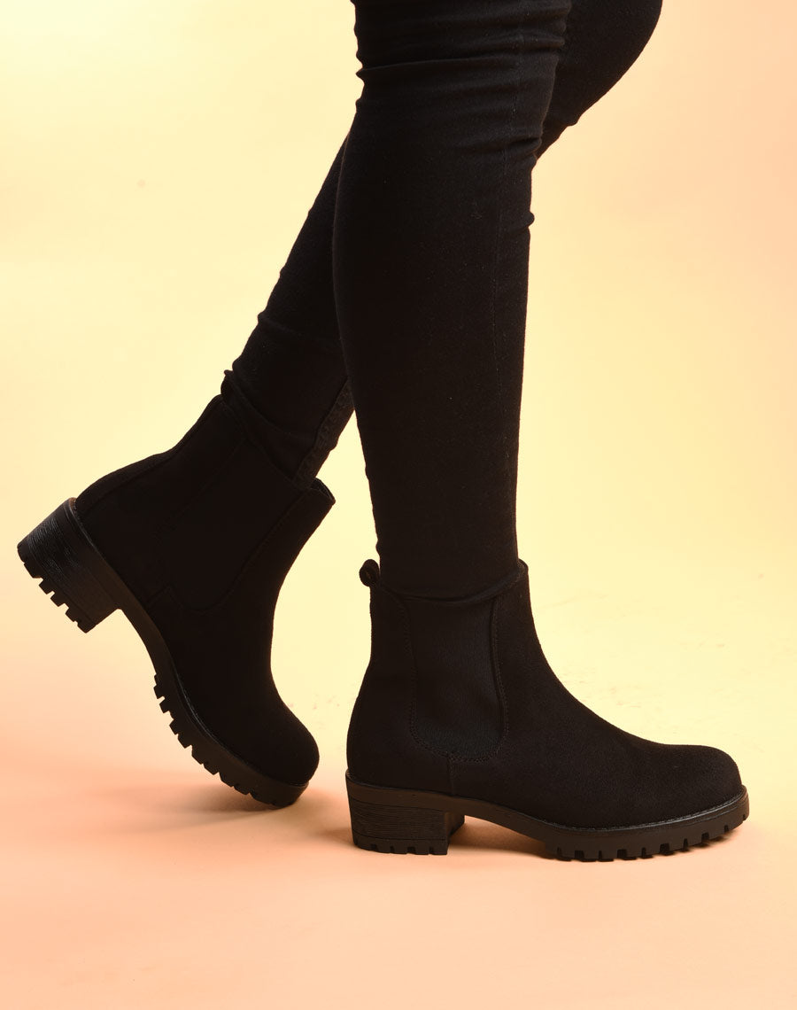 Bottines noires avec semelle crantée & petit talon