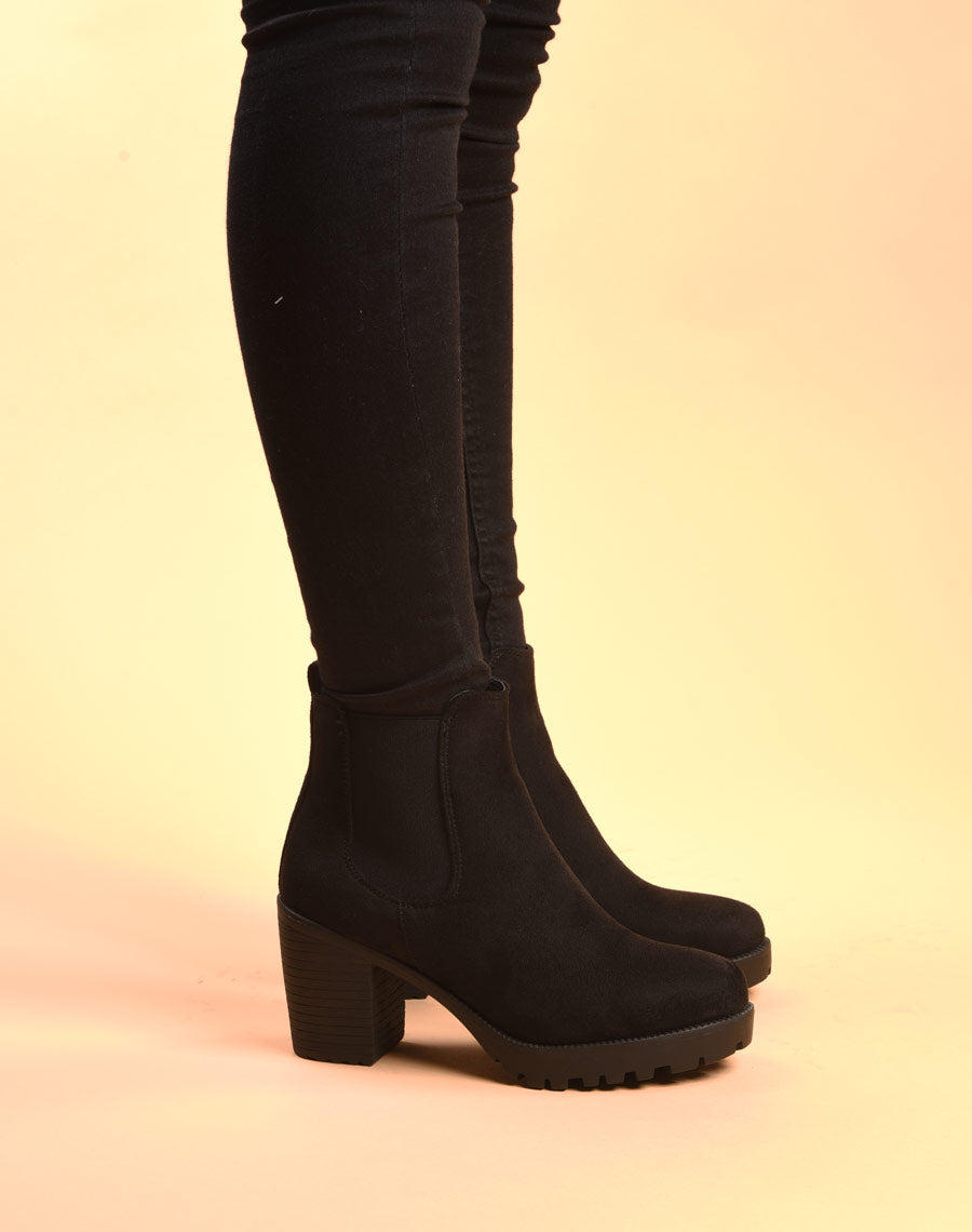Bottines noires avec semelle crantée & talon mi haut