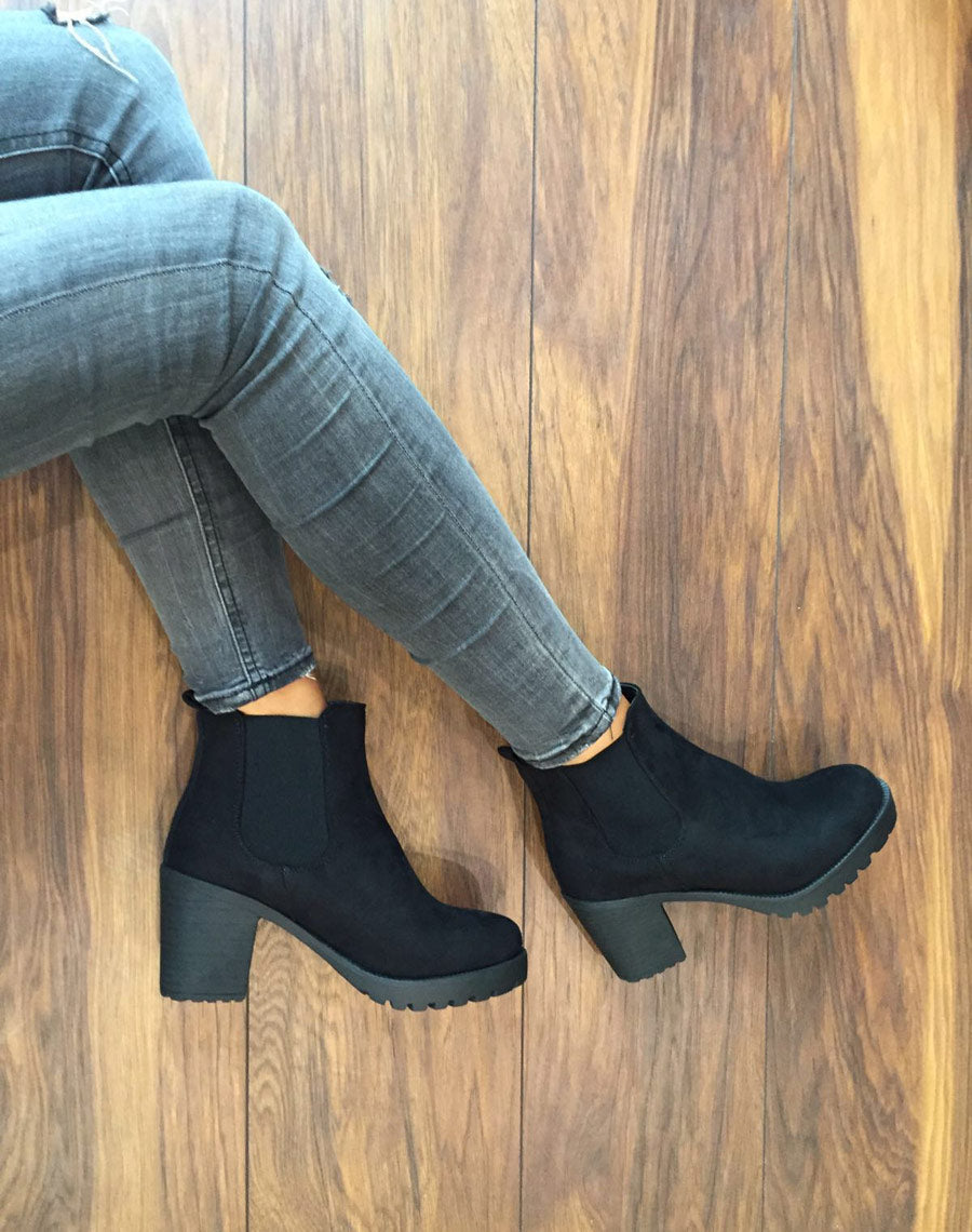 Bottines noires avec semelle crantée & talon mi haut