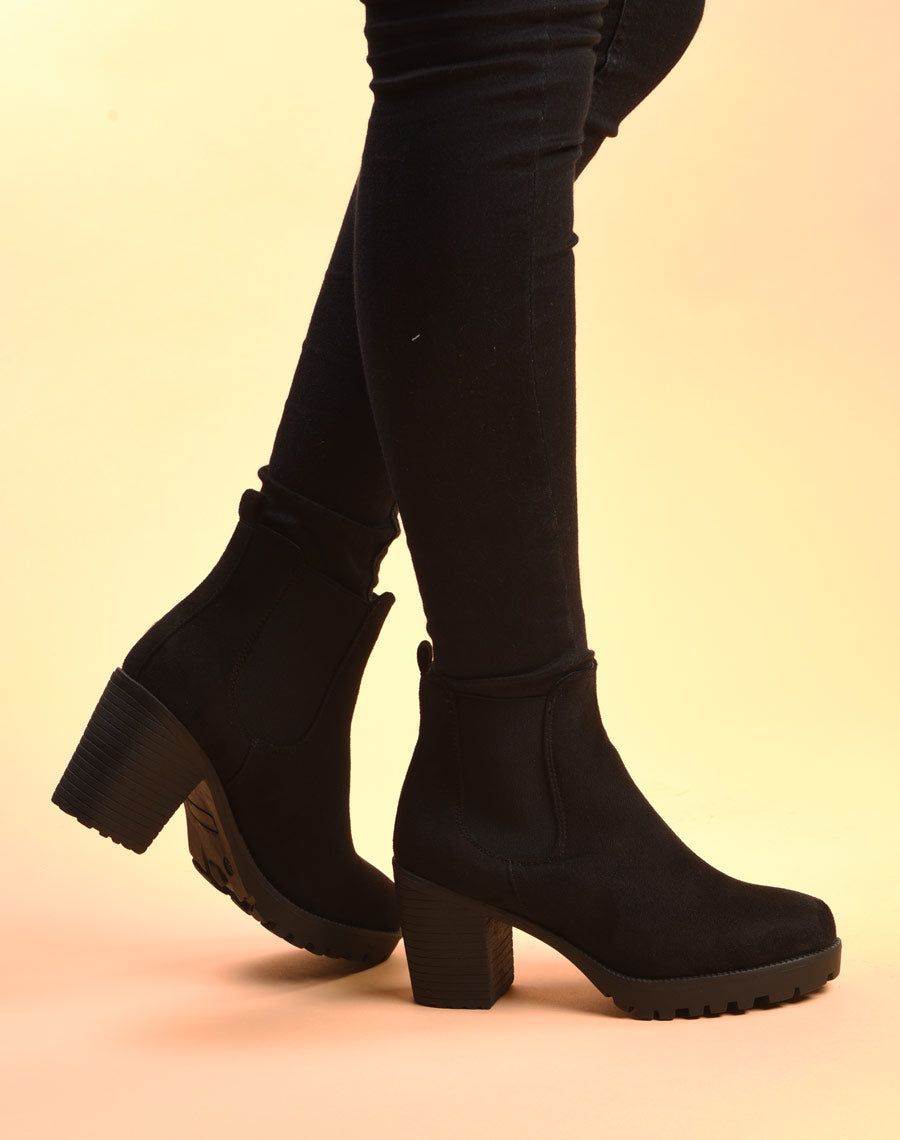 Bottines noires avec semelle crantée & talon mi haut