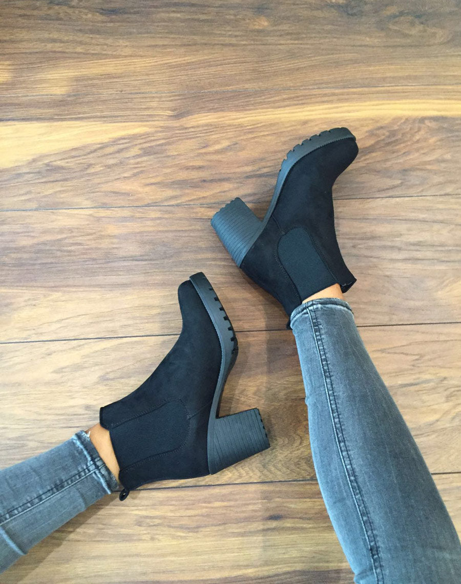 Bottines noires avec semelle crantée & talon mi haut