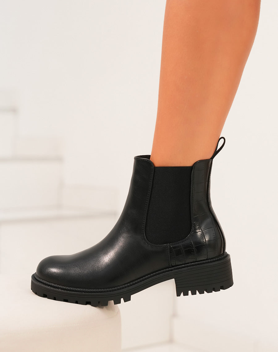 Bottines noires basses avec effet croco