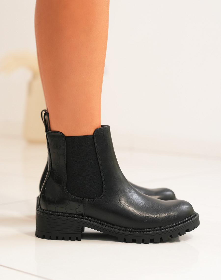 Bottines noires basses avec effet croco