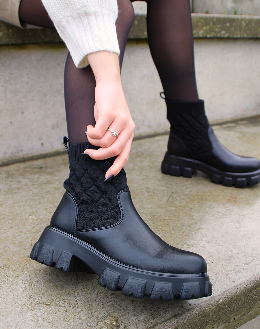 Bottines noires basses à semelle haute et crantée