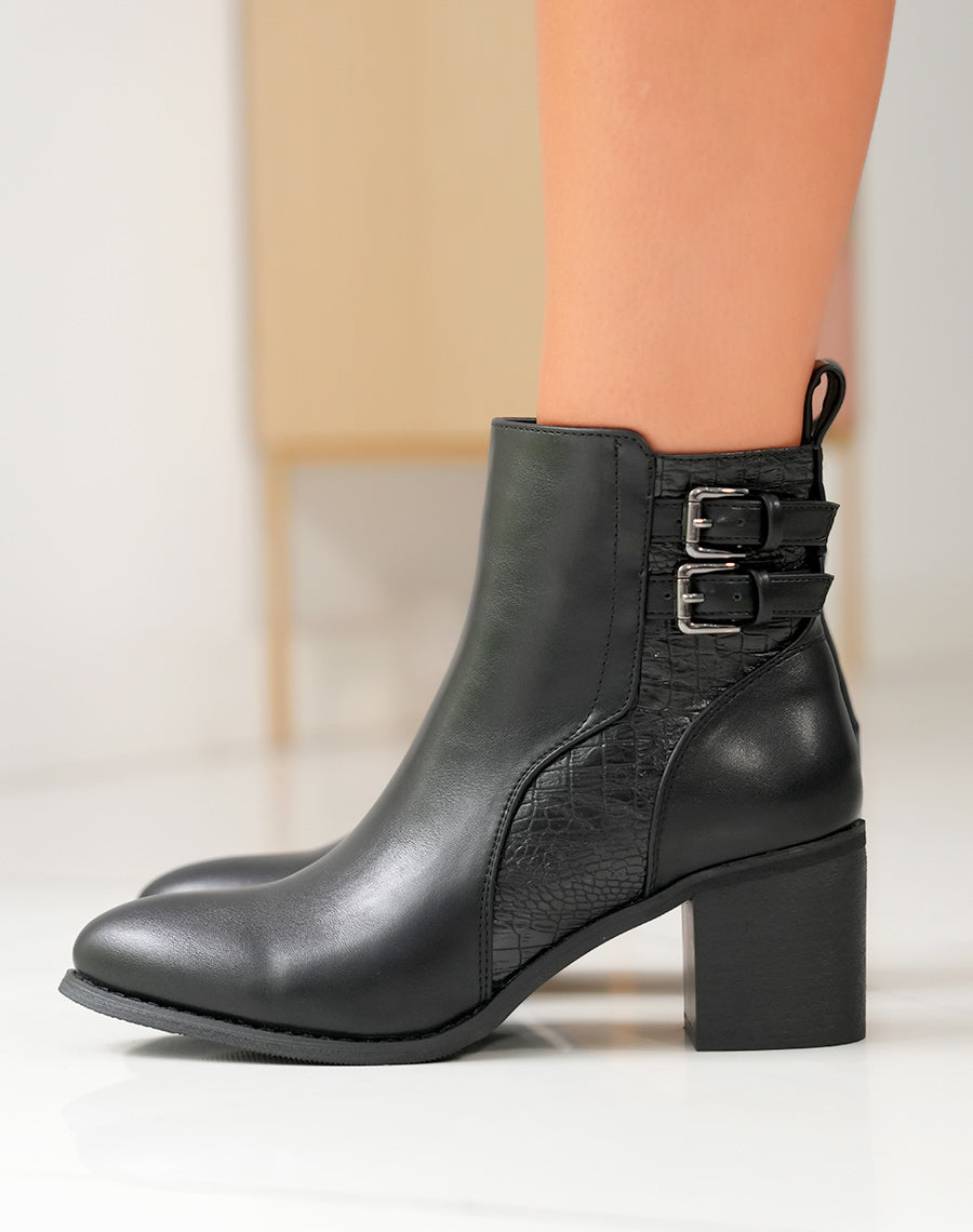 Bottines Noires Bi-Matière : L'Incontournable Tendance de la Saison