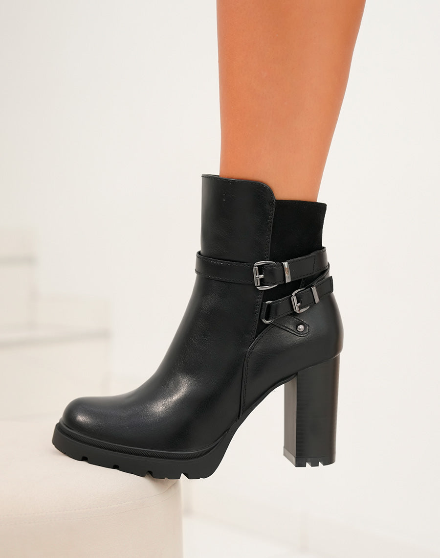 Bottines Noires Bi-Matière : Une Allure Élégante avec une Touche d'Argent