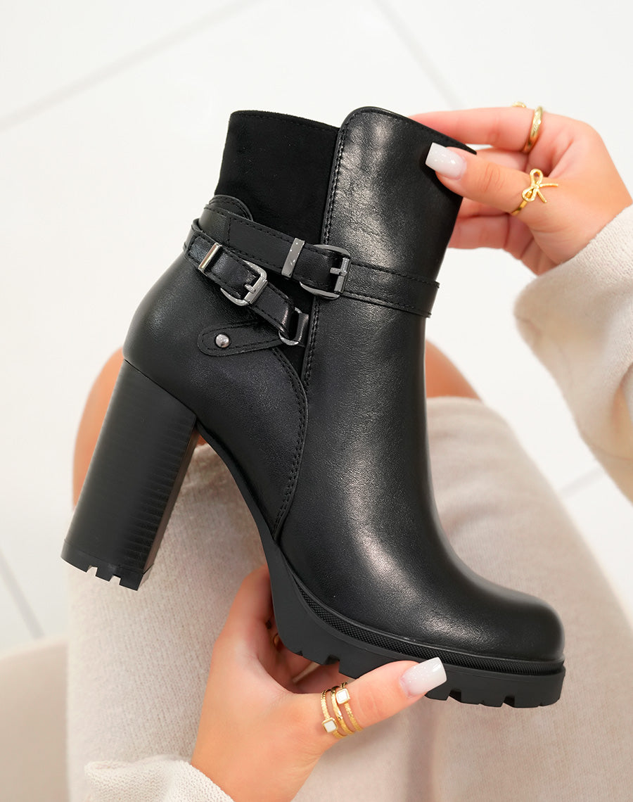 Bottines Noires Bi-Matière : Une Allure Élégante avec une Touche d'Argent